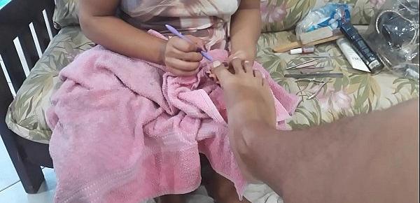  Caiu na net !!! Manicure fazendo o pé de el Toro De Oro e mostrando a periquitinha Paty bumbum